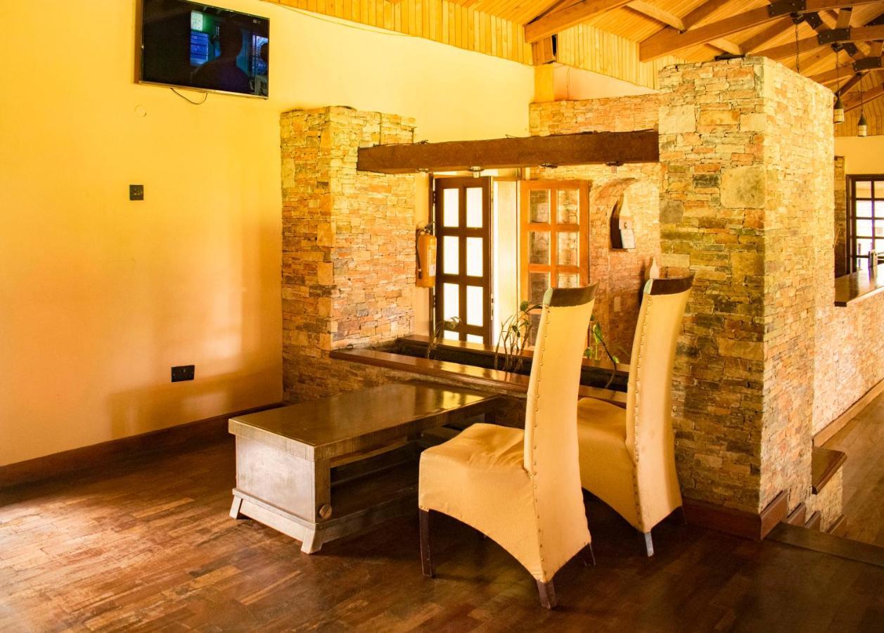 Mountains Of The Moon Hotel Fort Portal Exterior foto